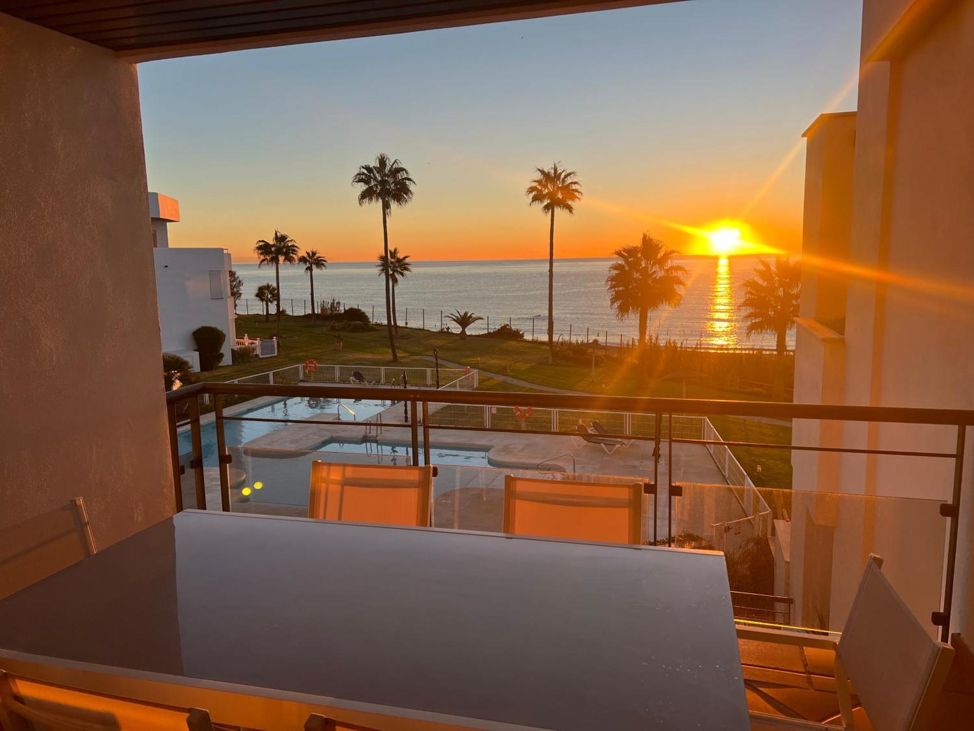 Sunrise Beach Front - Casares Del Mar Exterior foto